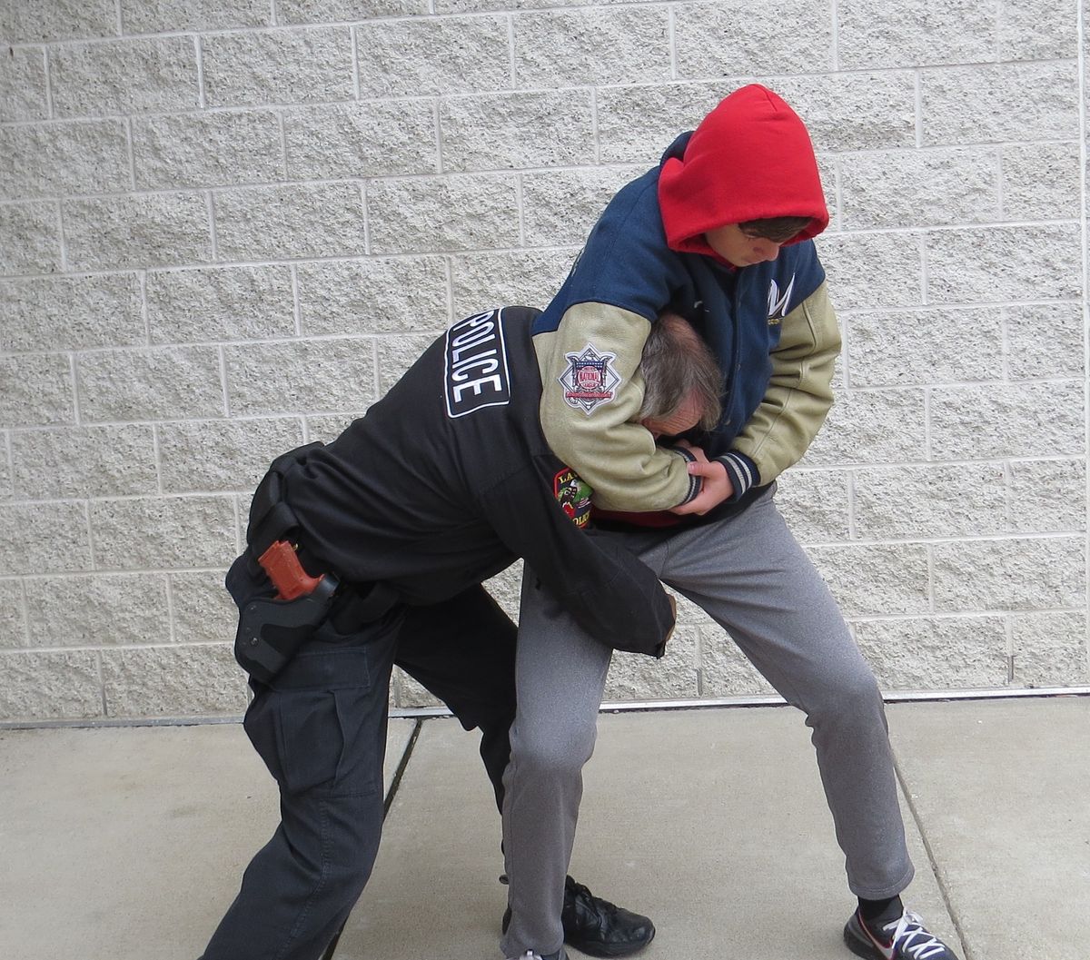 Police training Techniques to escape a headlock